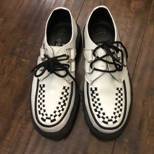TUK white and black creepers